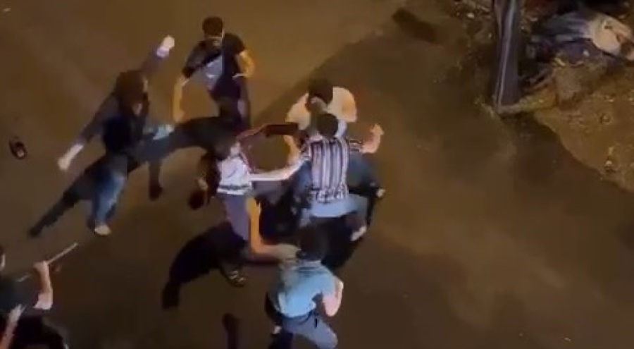 Bursa'da gençlerin sopalı ve yumruklu kavgası!