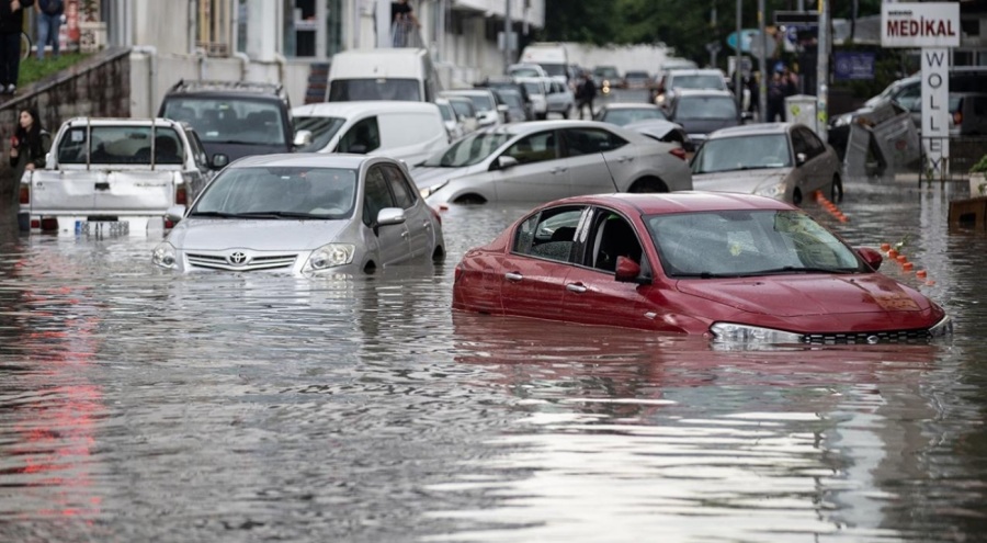 Ankara'da cadde ve sokaklar göle döndü