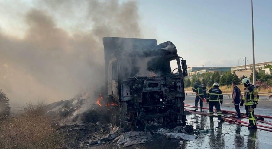 Anadolu Otoyolu'nda TIR yandı