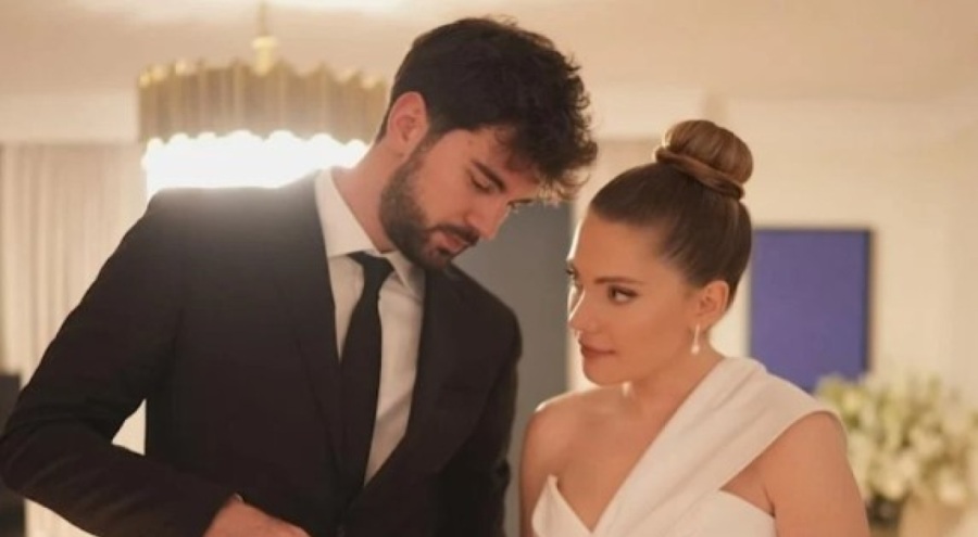 Eda Ece'nin soyadı düğün davetiyesinde ortaya çıktı