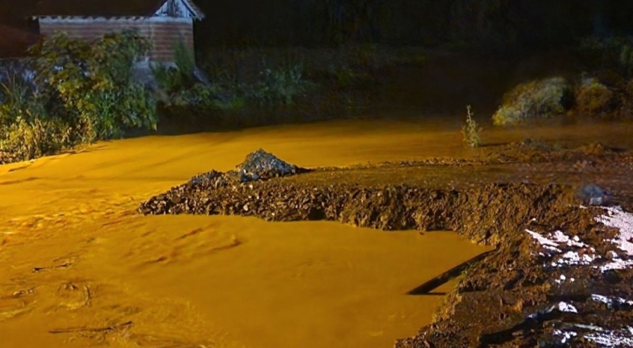 Sakarya'da dere taştı, birçok mahalle sular altında kaldı
