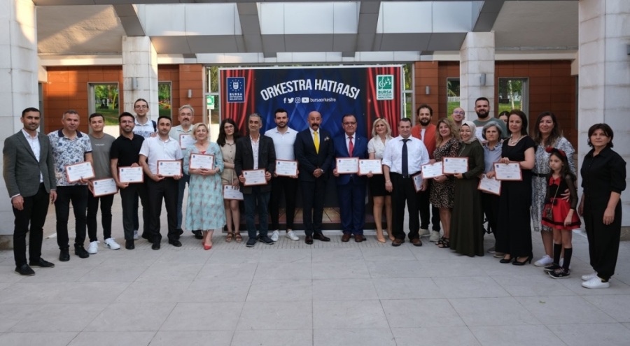 Orkestrada mezuniyet sevinci