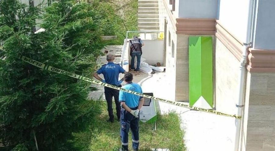 98 yaşındaki adam 4. kattan düşerek can verdi