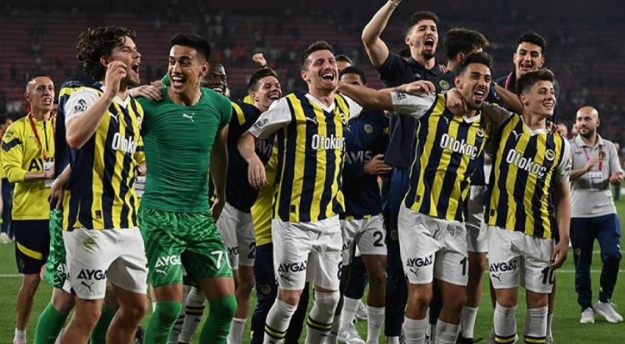 TFF'den Fenerbahçe'ye 5 yıldızlı forma cezası kesildi!