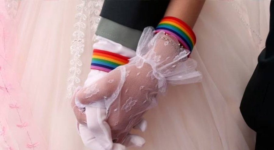 Estonya'dan eşcinsel evlilik kararı!