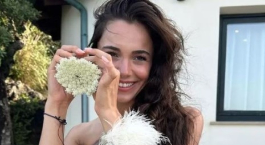 Hafsanur Sancaktutan'dan bikinili poz