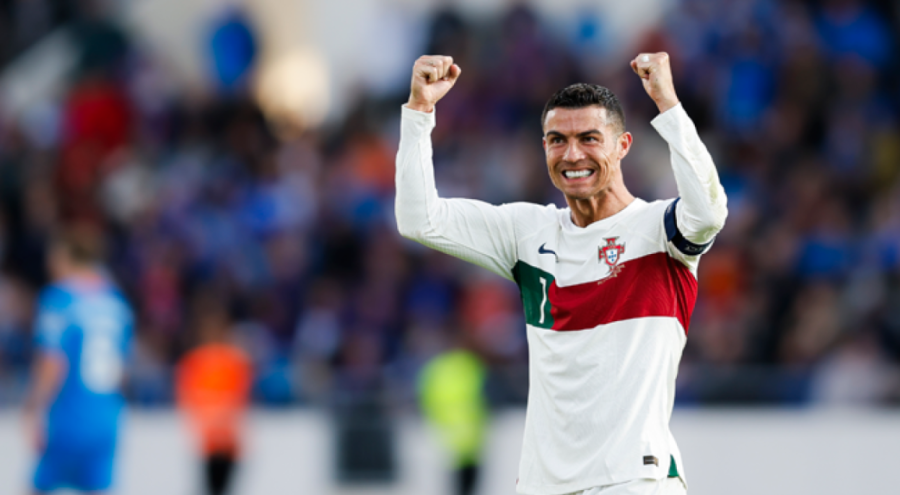 Ronaldo tarihe geçti