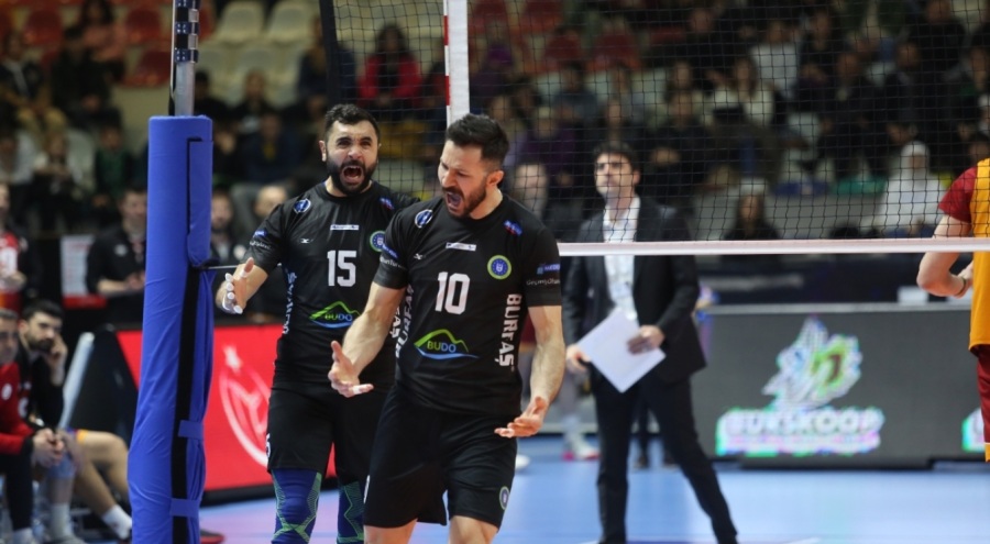 Bursa Büyükşehir Emre Batur'la devam dedi!