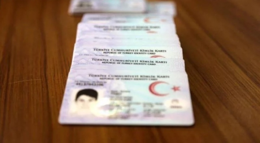 Yurt dışındaki vatandaşların kimliklerini yabancılara satmışlar