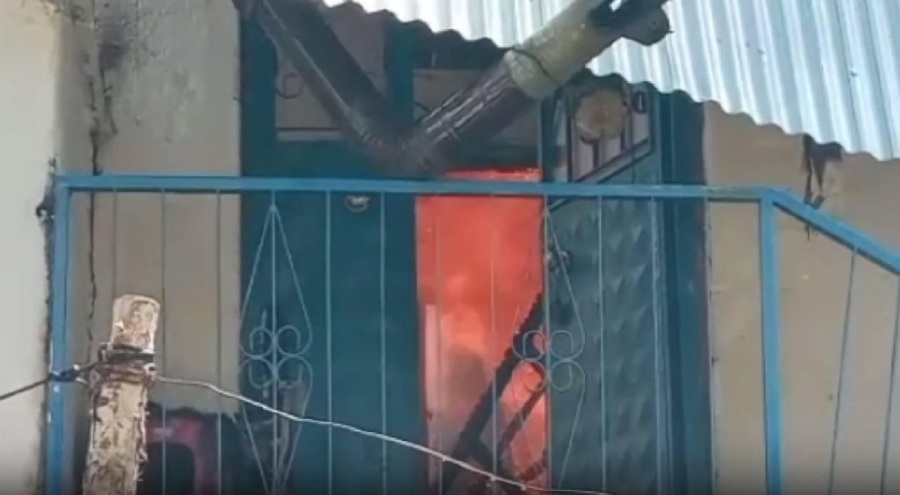 Erzurum'da mahallede çıkan yangın evlere sıçradı