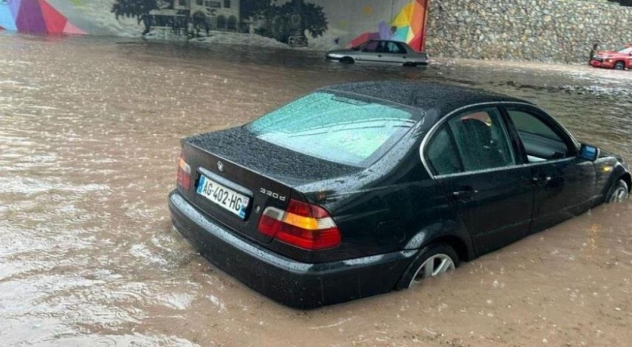 Ankara'da sel etkisini gösterdi! 2 araç sele teslim oldu
