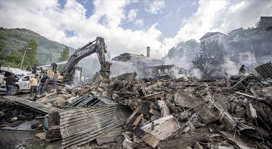 Erzurum'un Pazaryolu ilçesinde 12 ev yandı