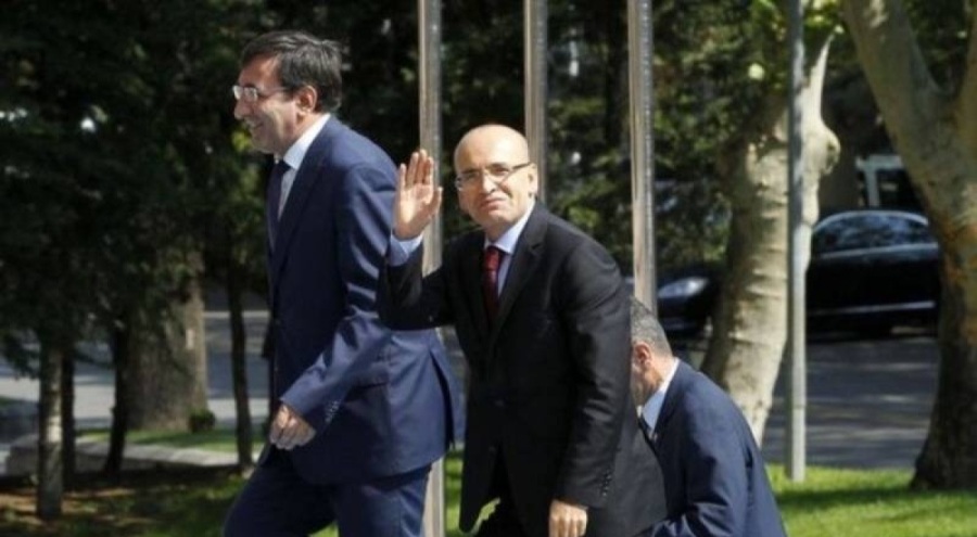 Bakan Şimşek ve Cumhurbaşkanı Yardımcısı Yılmaz'dan Birleşik Arap Emirlikleri'ne ziyaret!