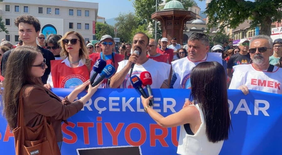 Memurlardan Bursa'da eylem: "Topyekün açlığa mahkum edildik"