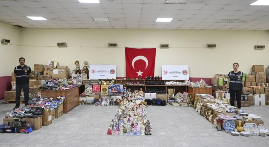 Yurt dışından gelen tırda 4 milyon liralık kaçak eşya bulundu