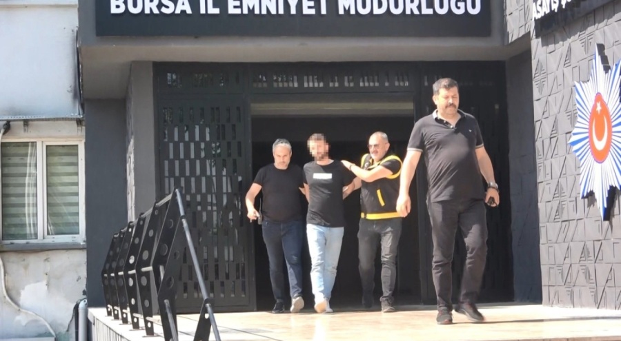 Gece kulübü işletmecisini, kendisini mekandan çıkarttırdığı için öldürmüş; saldırı kamerada