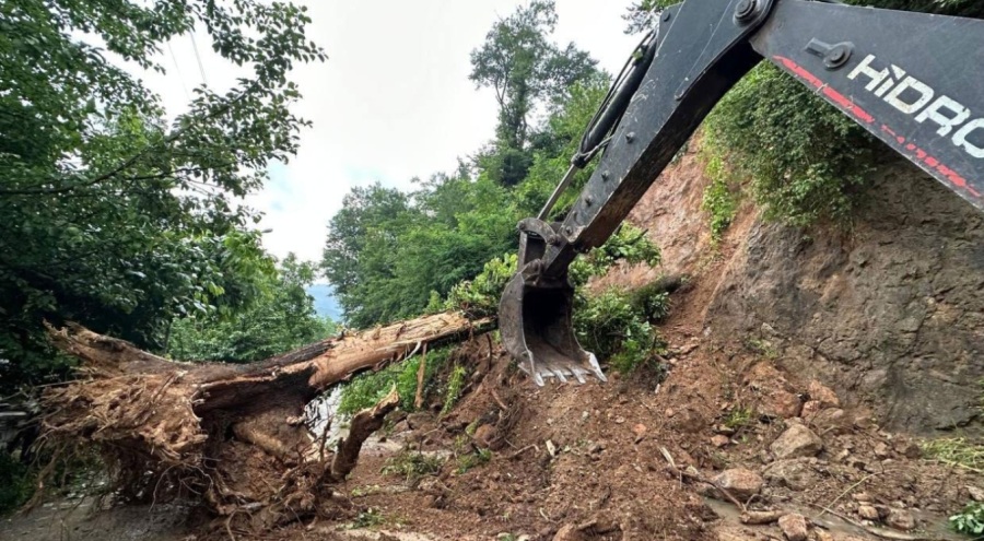 Ordu'da heyelan: Ulaşıma kapandı