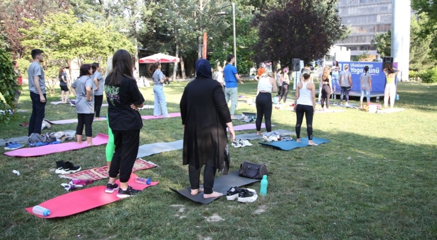 Yoga tutkunları Nilüfer'de buluştu