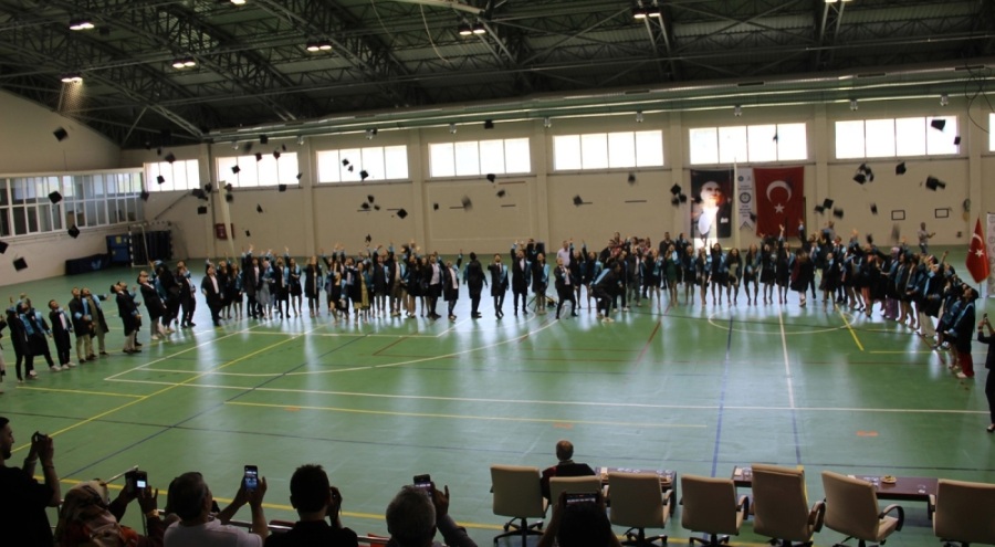 Bursa Uludağ Üniversitesi'nde mezuniyet heyecanı sürüyor