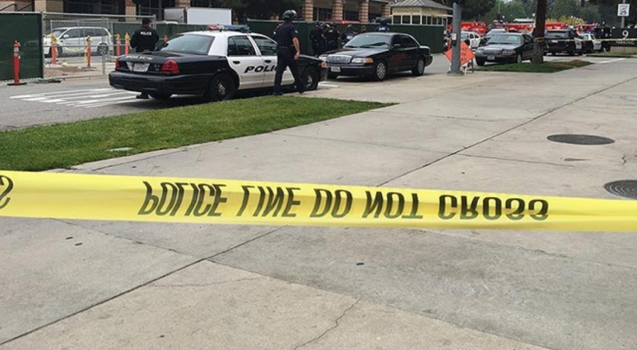 İki yaşındaki çocuk hamile annesini silahla vurdu