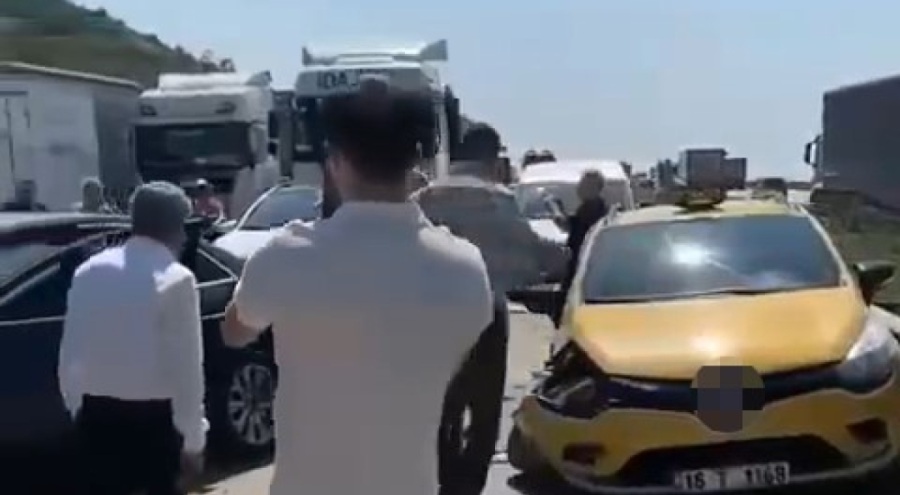 Bursa'da 11 araç birbirine girdi
