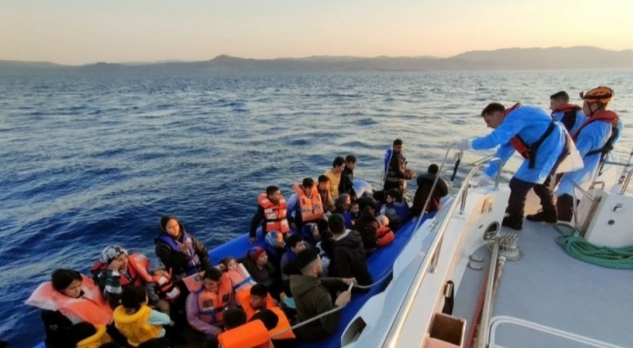 Ayvacık açıklarında 43 kaçak göçmen yakalandı