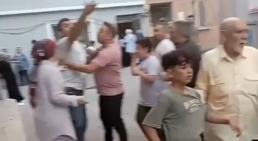 Bursa'da husumetli aileler taş ve sopalarla birbirlerine girdi