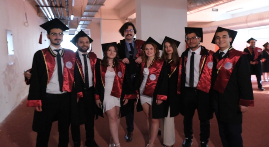 Doktorluğa ilk adımı atan öğrenciler mezuniyet heyecanını yaşadı