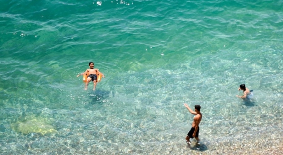 Antalya sahillerinde bayram öncesi yoğunluk