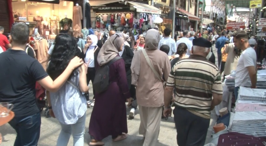 Bursa Kapalı Çarşı'da bayram yoğunluğu