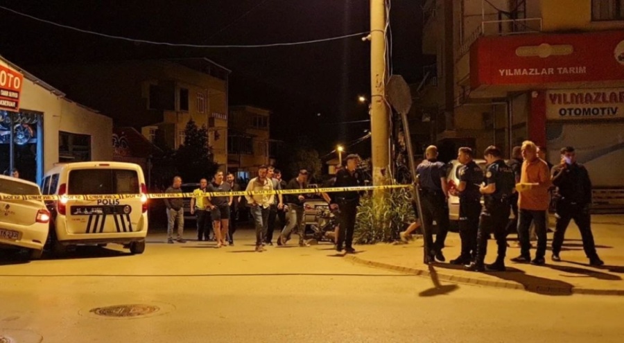 Bursa'da polisten kaçarken ekip aracına çarptı!
