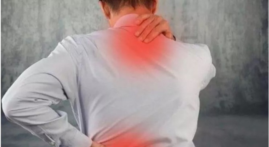 Omurga eğriliğinin sebebi Skolyoz olabilir