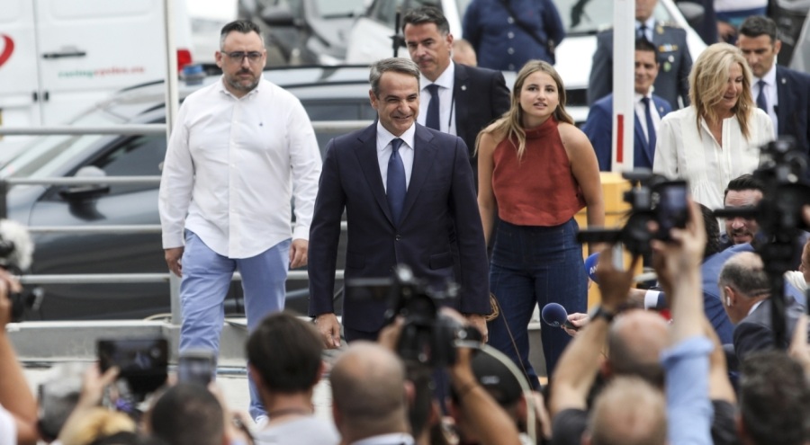 Yunanistan'da Miçotakis'in partisi önde