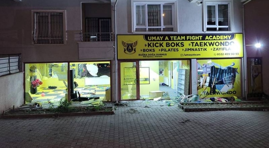 Kız öğrencisine cinsel tacizle suçlanan tekvando hocasına mahalleliden dayak