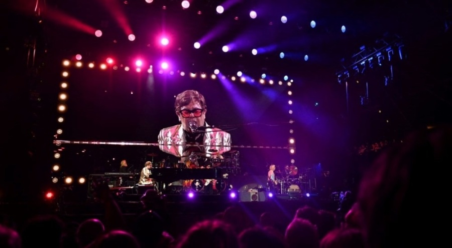 Elton John Glastonbury Festivali'nde tarih yazdı!
