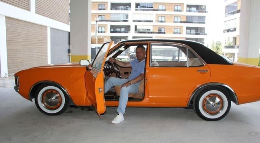 Anne ve babasının gelin arabasını 15 yıl sonra bulup yeniledi!