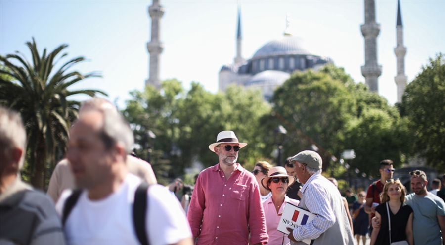 İstanbul'a gelen turist sayısı yükseldi