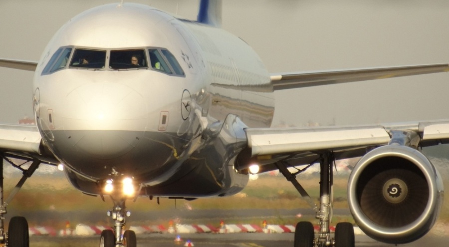 Uçak motorunun içine çekilen görevli feci şekilde hayatını kaybetti!