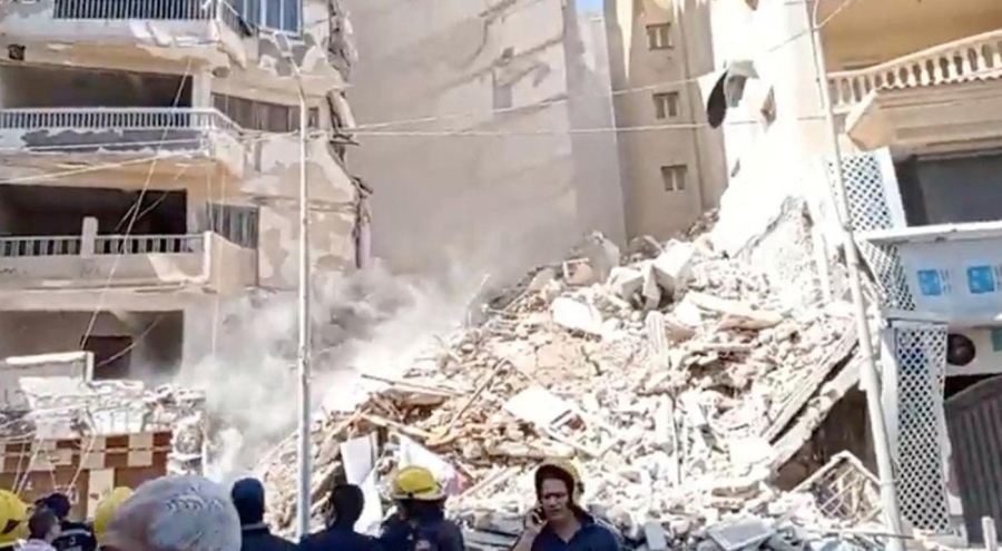 Mısır'da 13 katlı bina çöktü