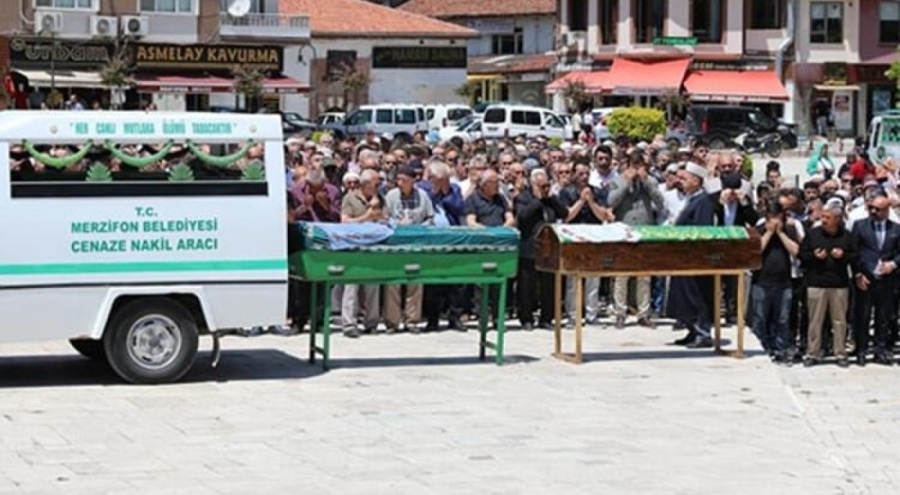 Amasya'da kazada yanarak ölen 3 kişi toprağa verildi