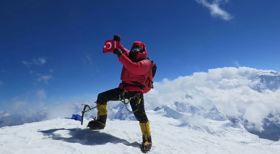 Milli dağcıdan tarihi başarı