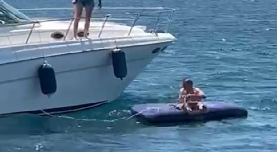 Deniz yatağında uyuyakalan kişi, 4 mil açıkta kurtarıldı