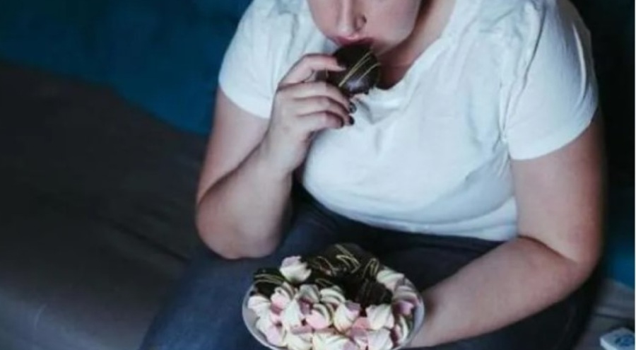 Aşırı üzüntü, duygusal yeme bozukluğu sebebi