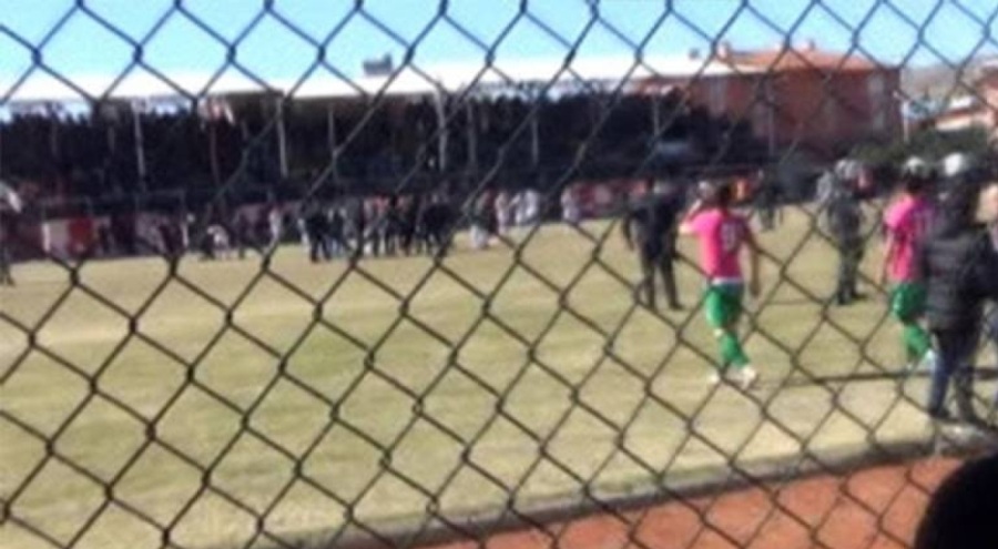 Amatör maçta 11 kırmızı kart çıktı