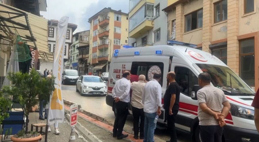 Tüfeği tamir etmek isterken yanındaki kişiyi vurdu