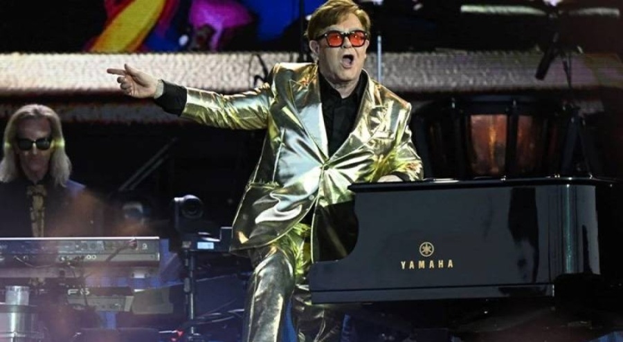 Elton John, İngiltere'de son konserini verdi