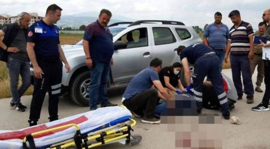 İş yerini yıkarken dükkanına su kaçıran komşusunu tabancayla vurdu