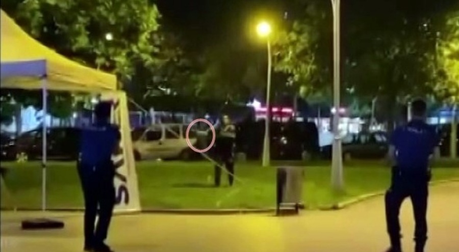 Şehrin göbeğinde eline bıçağı aldı, ortalığı birbirine kattı