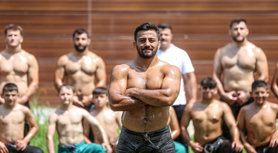 Bursalı başpehlivan Yalçın Üncül'ün hedefi altın kemer