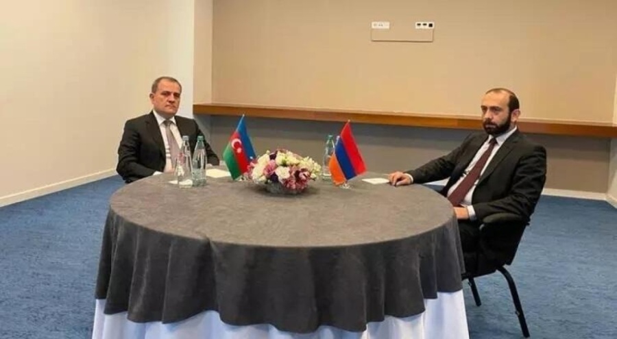 Ermenistan ve Azerbaycan dışişleri bakanları buluştu